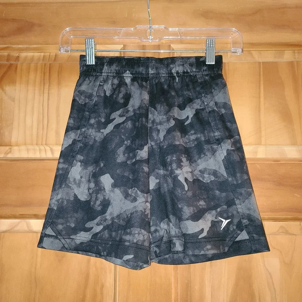 5/$20 Boys Old Navy Active Go-Dry Black Camo Mesh Shorts